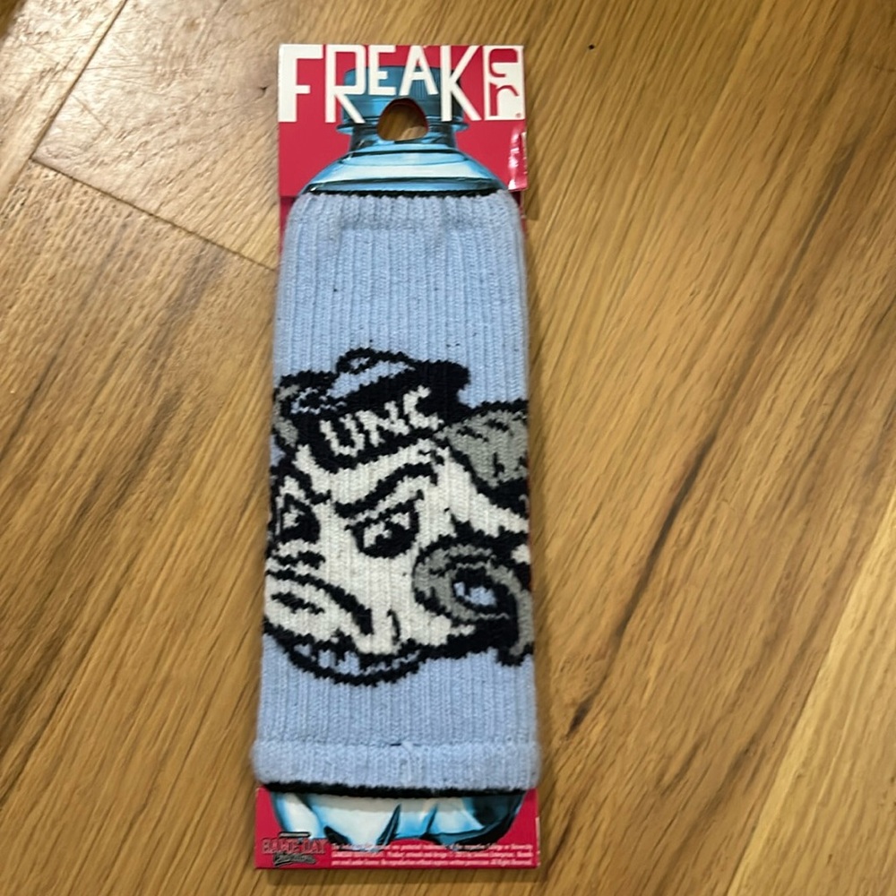 Bottle insulator, UNC Tar Heel design, NWT, FreakerUSA.com, DC comics